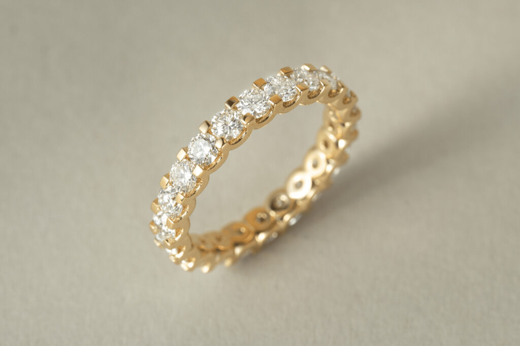 Memoire Ring aus Gold mit Diamanten veredelt