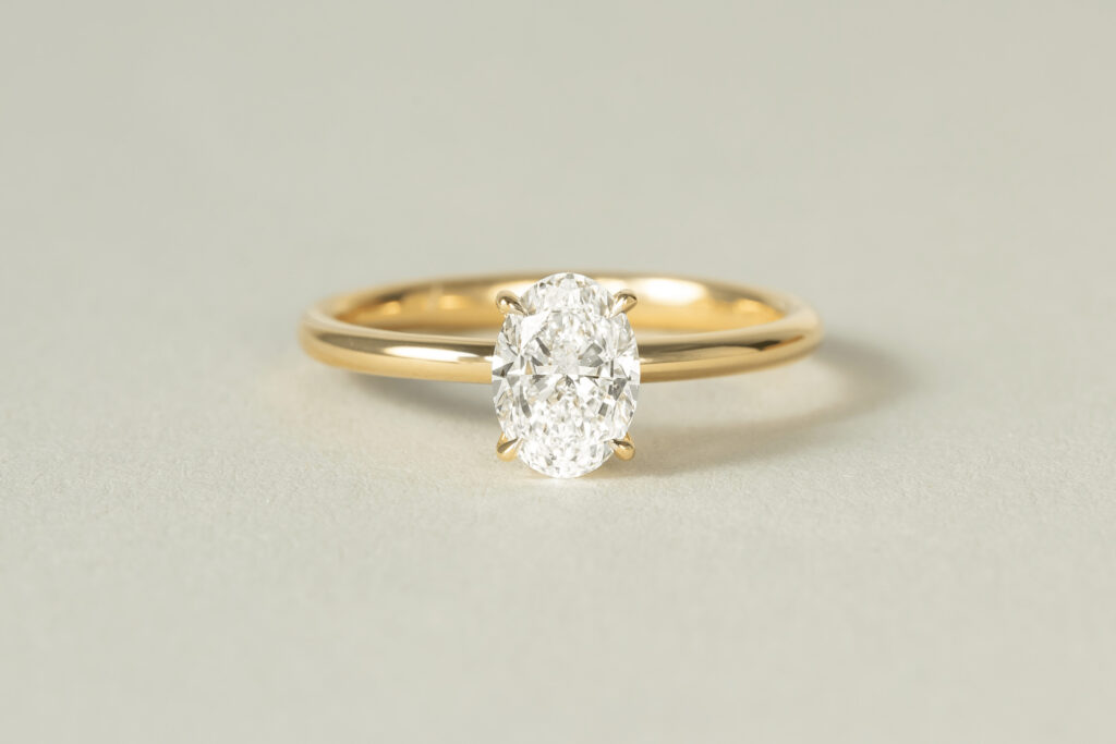Goldring mit Diamant