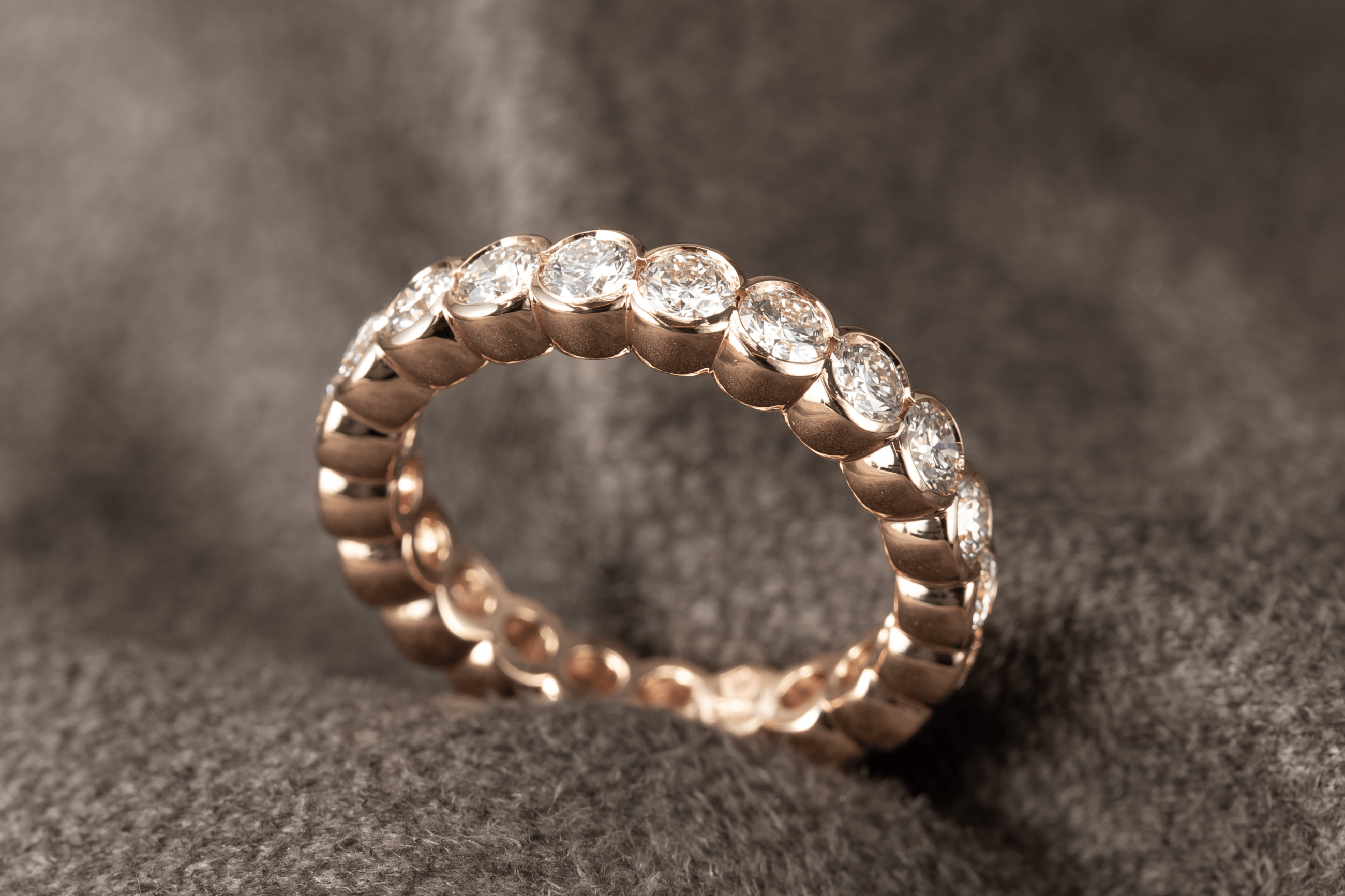 Memoire Ring in Rosegold mit Diamanten veredelt