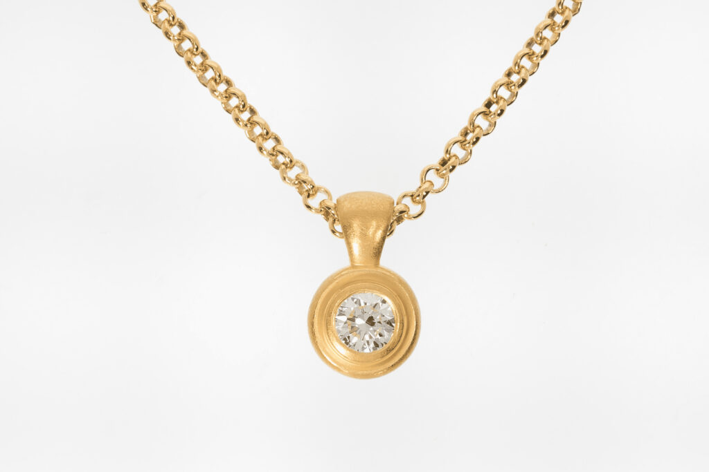 Goldkette mit Diamant-Anhänger