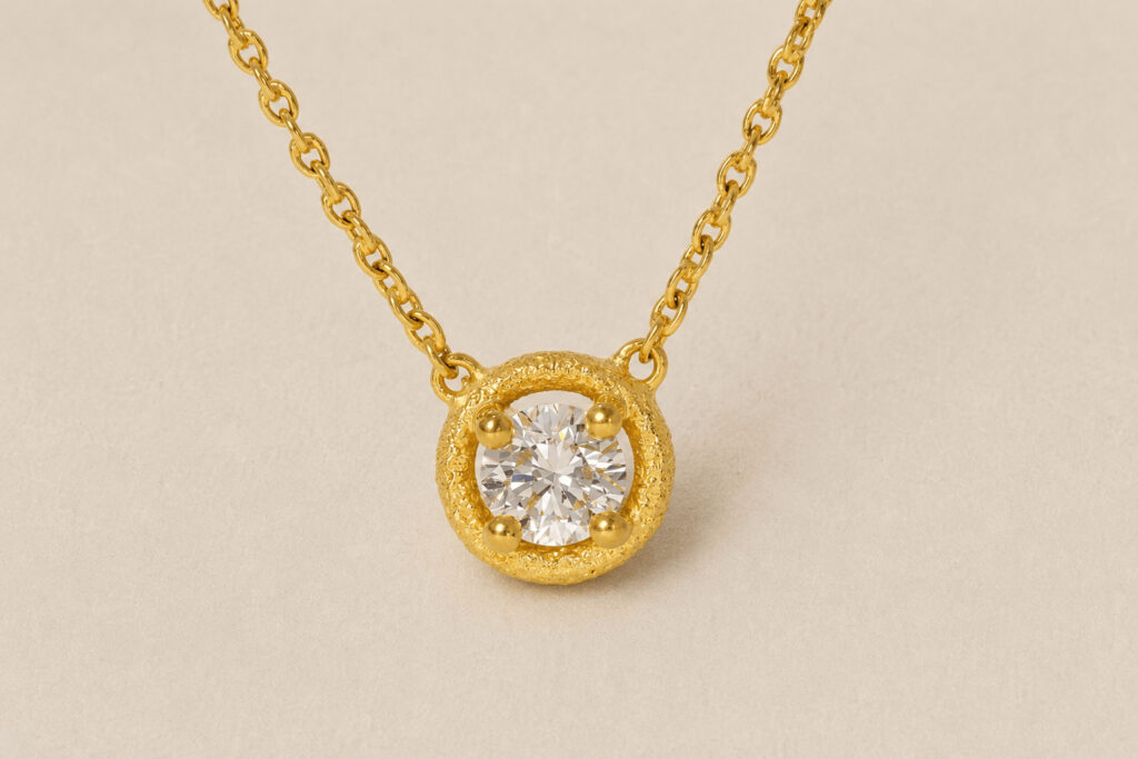 Goldkette mit Diamant-Anhänger